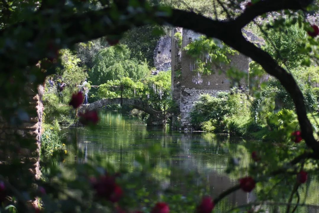 全世界最浪漫的花園！建在廢墟，美如天堂